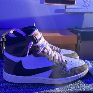 Jordan 1 Travis Scott